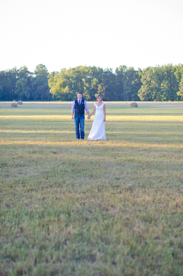sweet-and-simple-outdoor-wedding