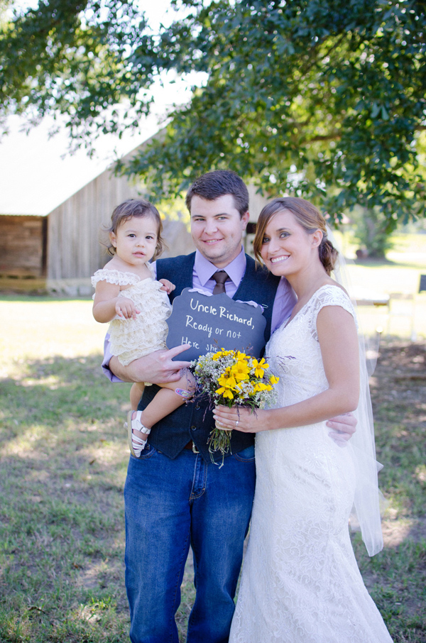 sweet-and-simple-outdoor-wedding