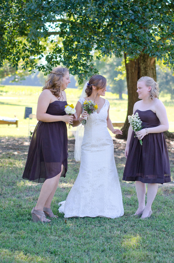 sweet-and-simple-outdoor-wedding