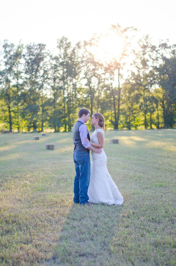 sweet-and-simple-outdoor-wedding