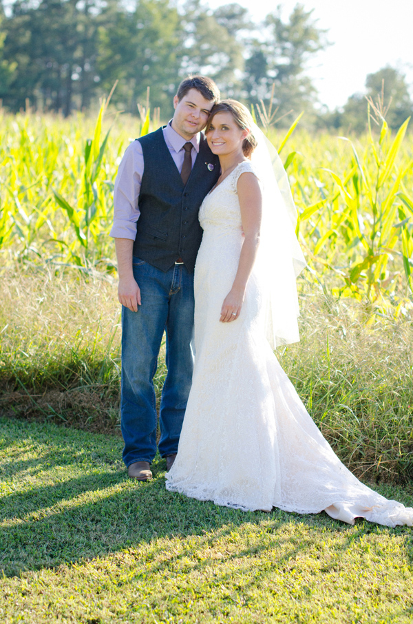 sweet-and-simple-outdoor-wedding