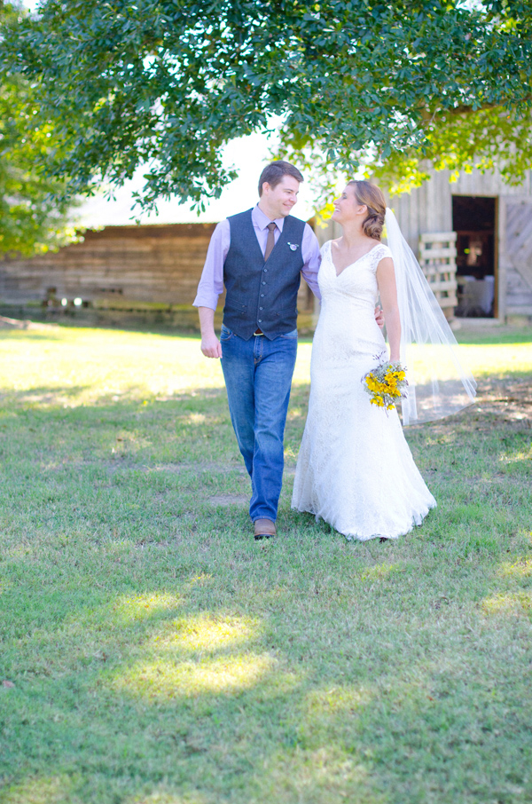 sweet-and-simple-outdoor-wedding