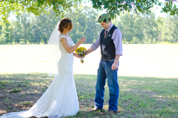 sweet-and-simple-outdoor-wedding