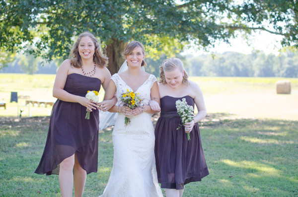 sweet-and-simple-outdoor-wedding