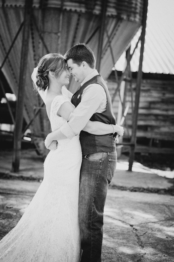 sweet-and-simple-outdoor-wedding