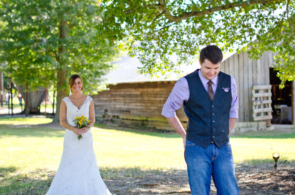 sweet-and-simple-outdoor-wedding