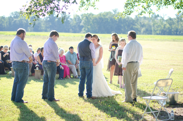 sweet-and-simple-outdoor-wedding