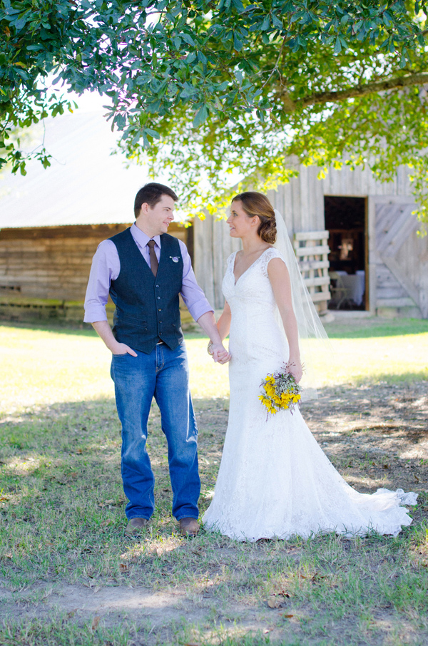 sweet-and-simple-outdoor-wedding
