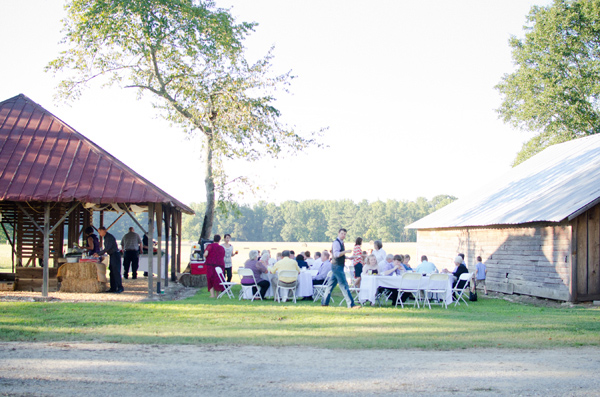 sweet-and-simple-outdoor-wedding