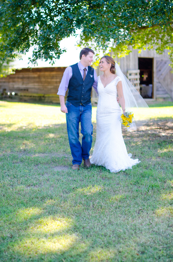 sweet-and-simple-outdoor-wedding