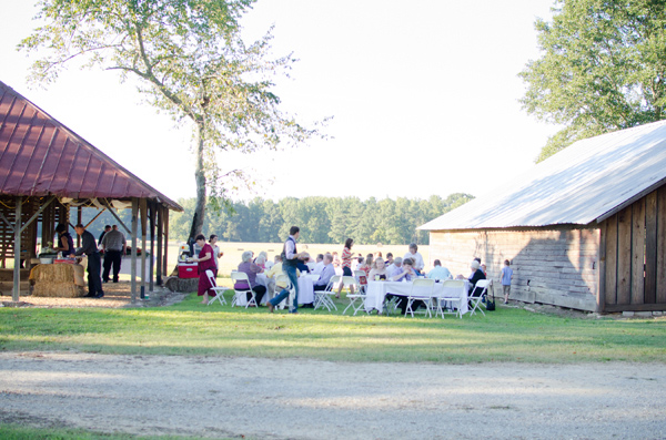 sweet-and-simple-outdoor-wedding