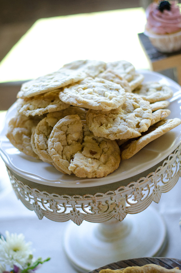 sweet-and-simple-outdoor-wedding
