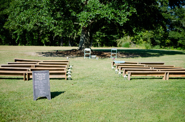 sweet-and-simple-outdoor-wedding