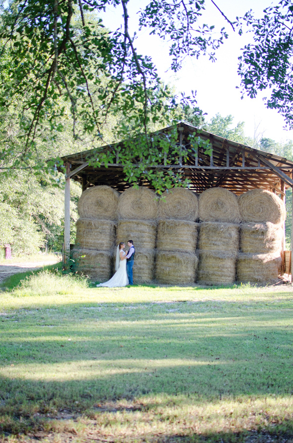 sweet-and-simple-outdoor-wedding