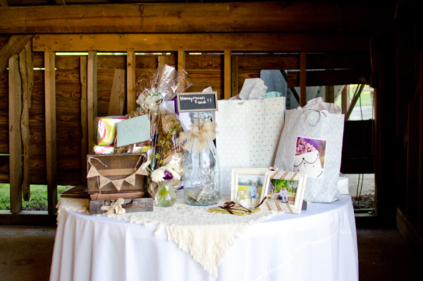 sweet-and-simple-outdoor-wedding