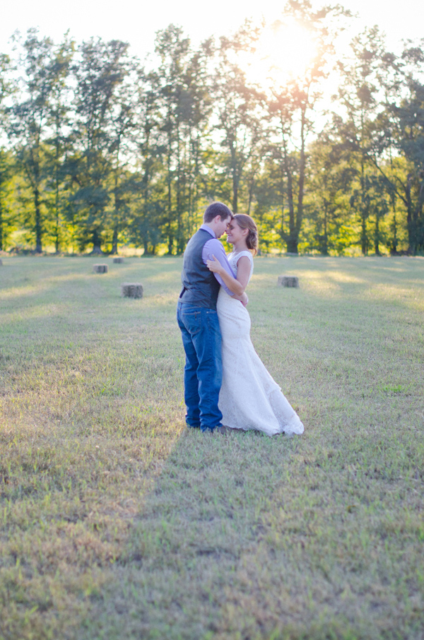 sweet-and-simple-outdoor-wedding