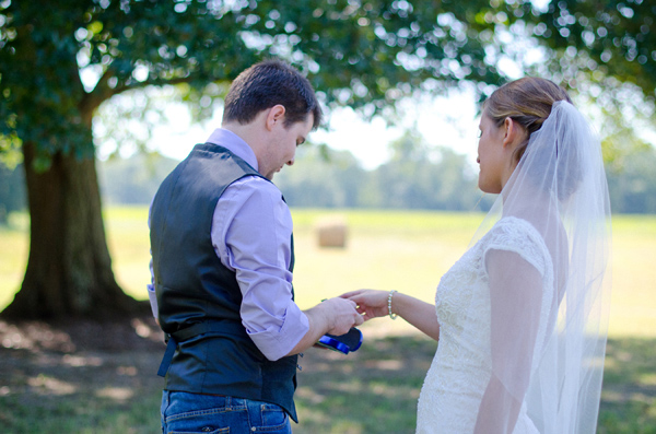 sweet-and-simple-outdoor-wedding
