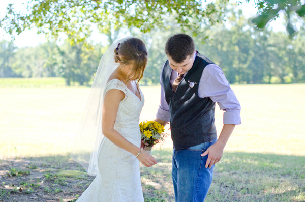sweet-and-simple-outdoor-wedding