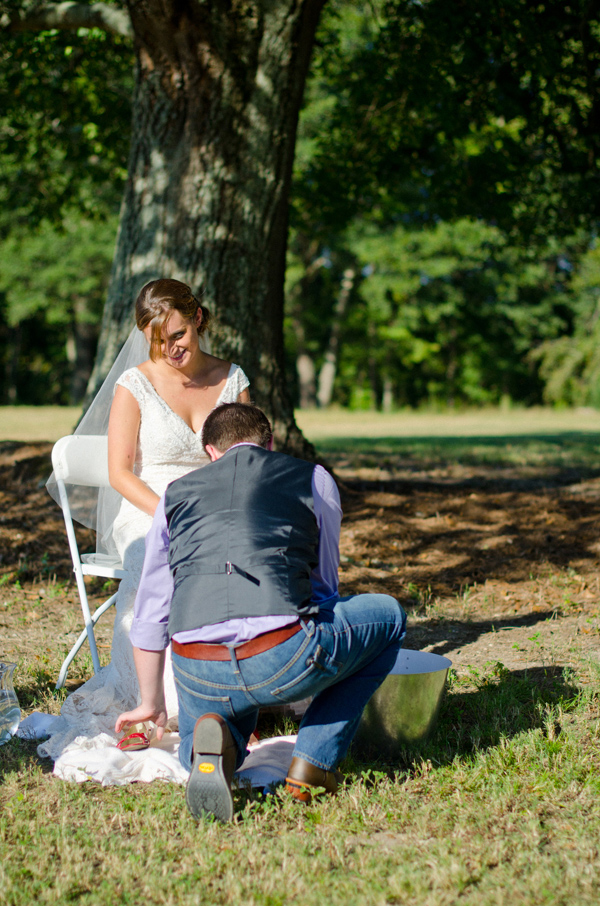 sweet-and-simple-outdoor-wedding