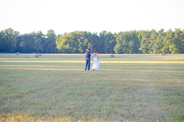 sweet-and-simple-outdoor-wedding
