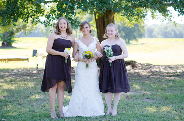 sweet-and-simple-outdoor-wedding