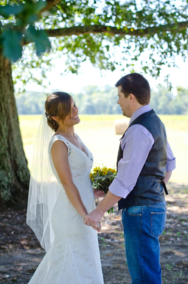sweet-and-simple-outdoor-wedding