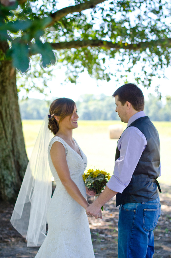 sweet-and-simple-outdoor-wedding