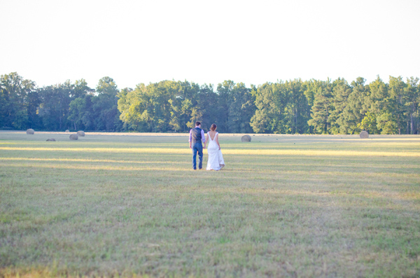 sweet-and-simple-outdoor-wedding
