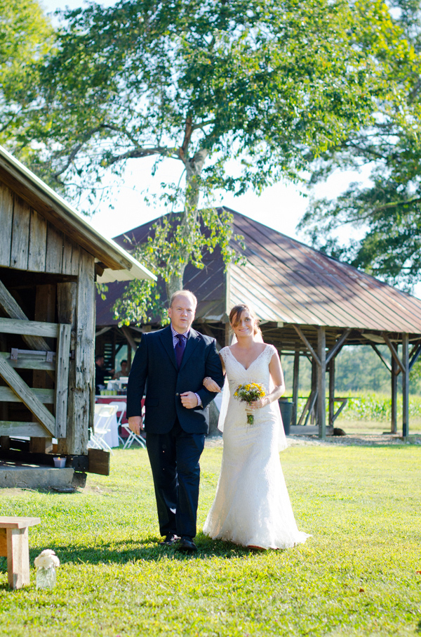 sweet-and-simple-outdoor-wedding