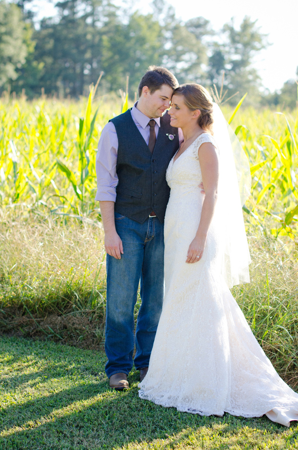 sweet-and-simple-outdoor-wedding