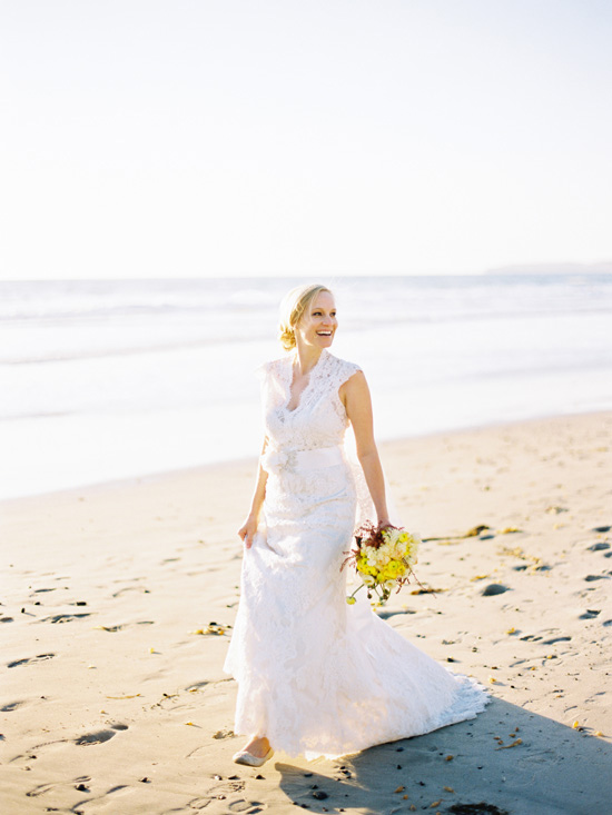 vibrant-and-colorful-coastal-wedding