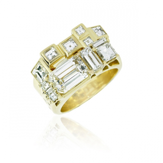 Gold ring with dazzling array of emerald and square cut diamonds