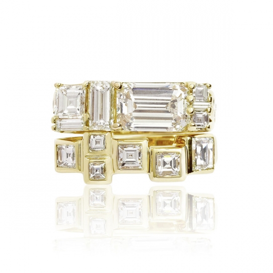 Stunning gold ring with baguette and square diamonds