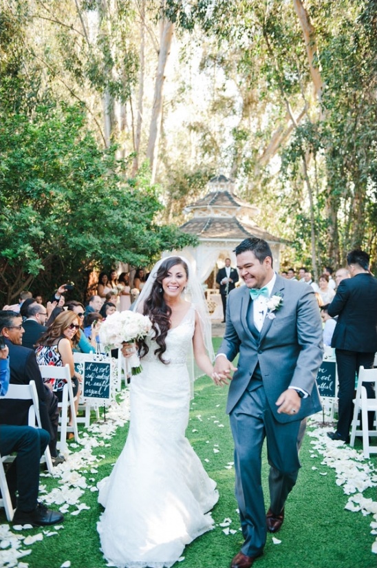 outdoor wedding ceremony at twin oaks garden estate