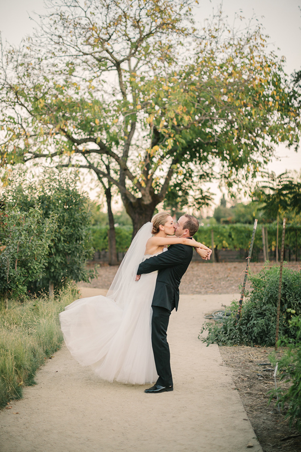 gold-and-white-wedding-in-napa-valley