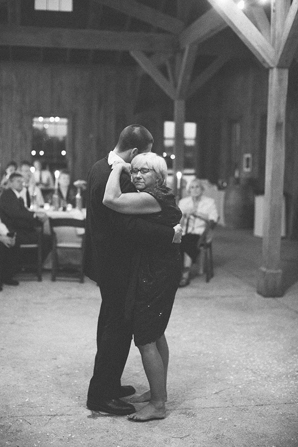 good-mood-metallic-wedding-in-charleston