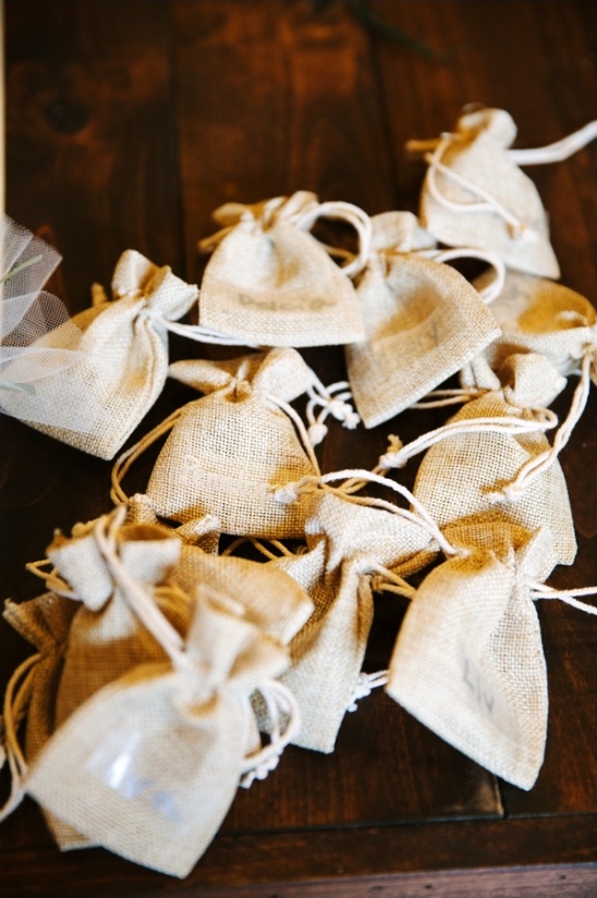 Small burlap bags for wedding favors