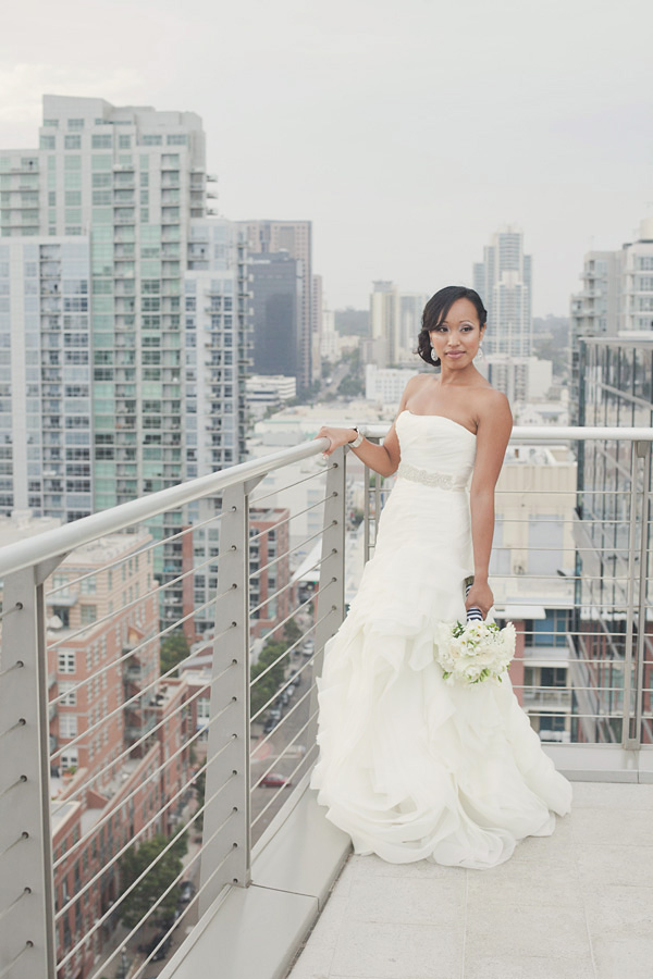 navy-and-white-seaside-wedding