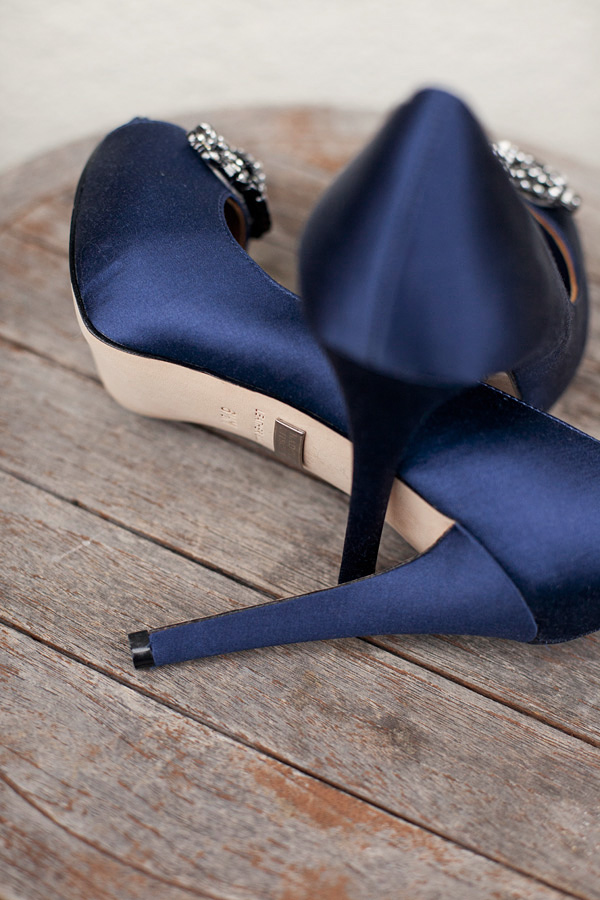 navy-and-white-seaside-wedding