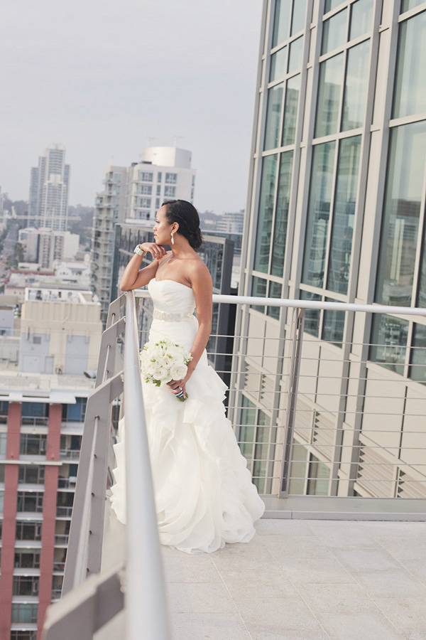 navy-and-white-seaside-wedding