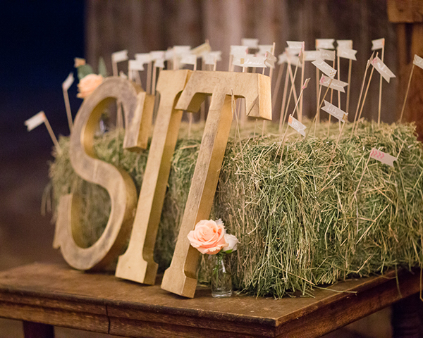 shabby-chic-barn-wedding