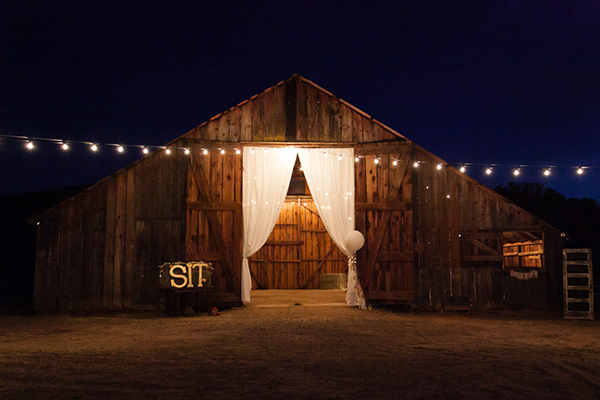 shabby-chic-barn-wedding