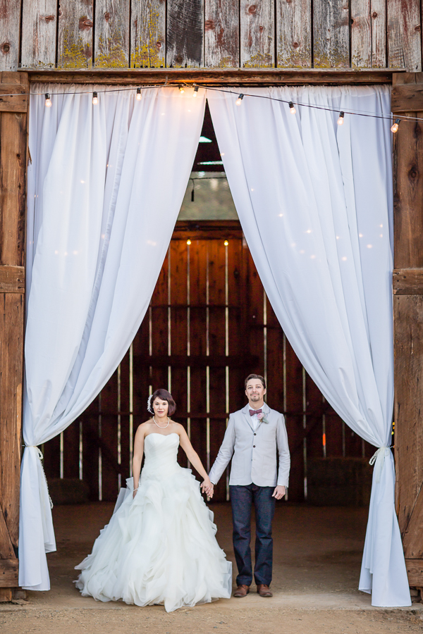shabby-chic-barn-wedding
