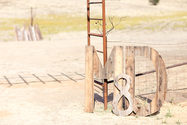shabby-chic-barn-wedding