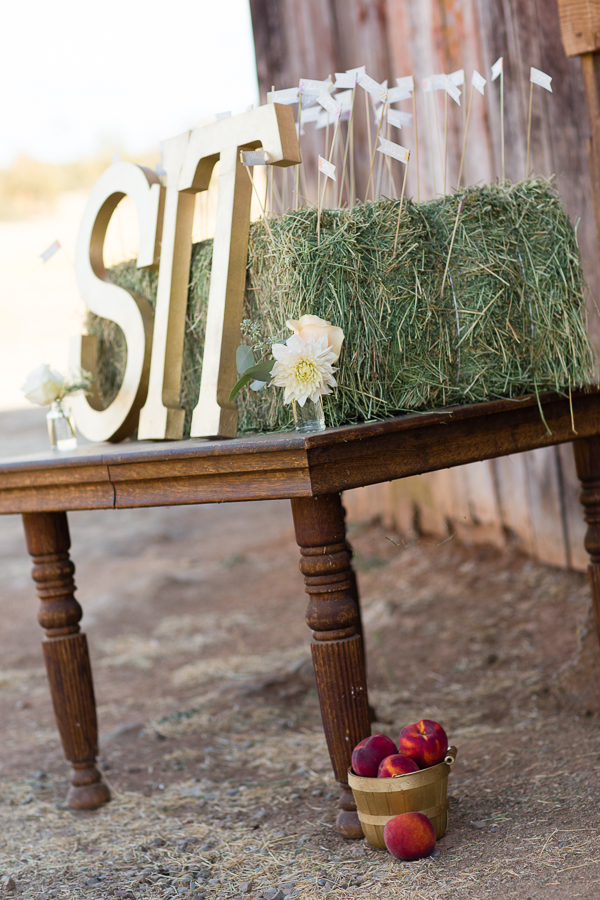 shabby-chic-barn-wedding