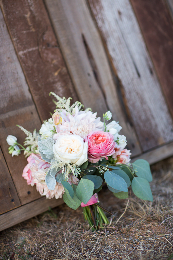 shabby-chic-barn-wedding