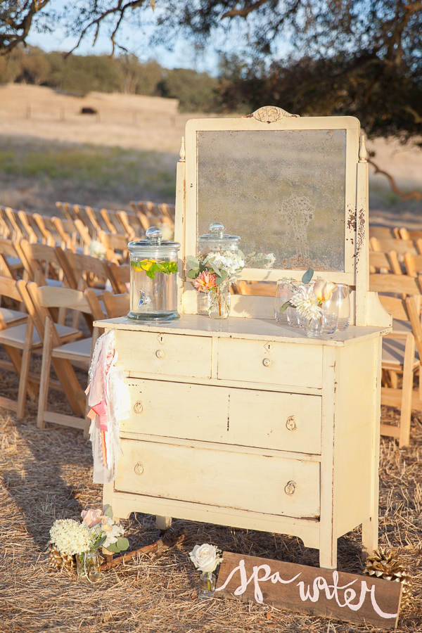 shabby-chic-barn-wedding