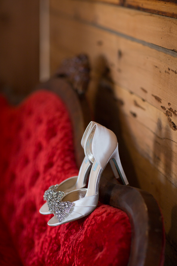 shabby-chic-barn-wedding