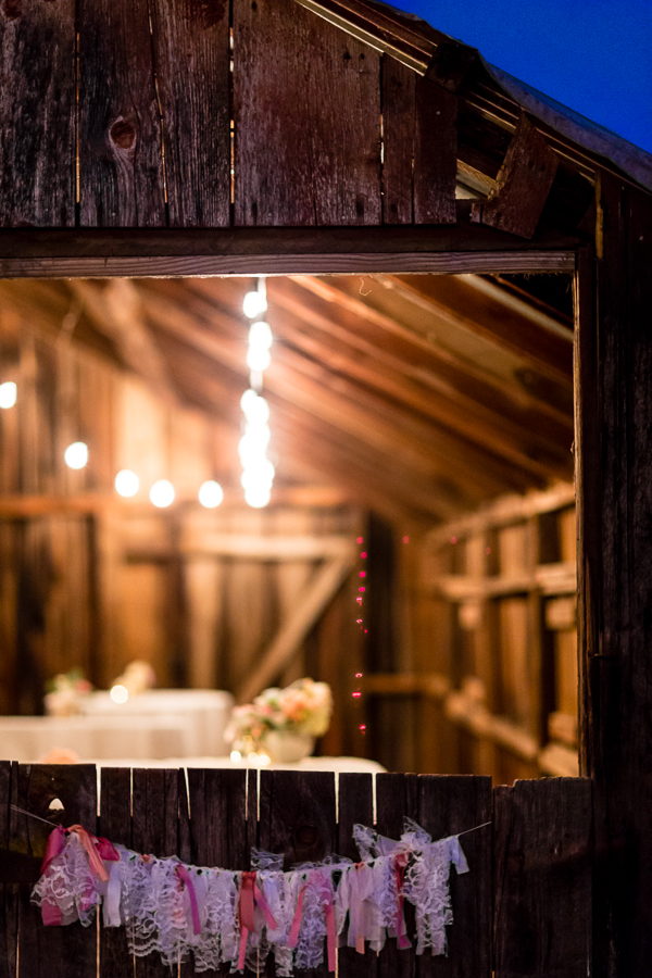 shabby-chic-barn-wedding