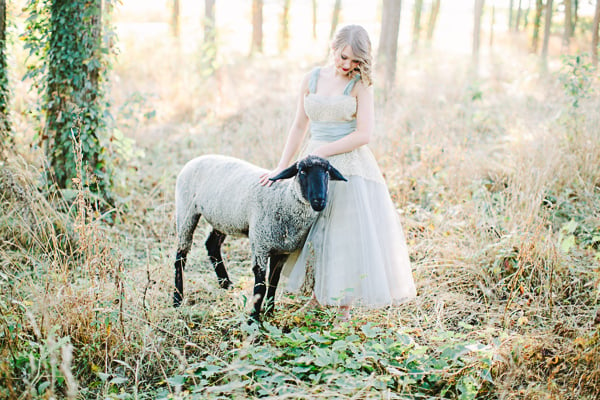 vintage-shepherdess-bridal-session